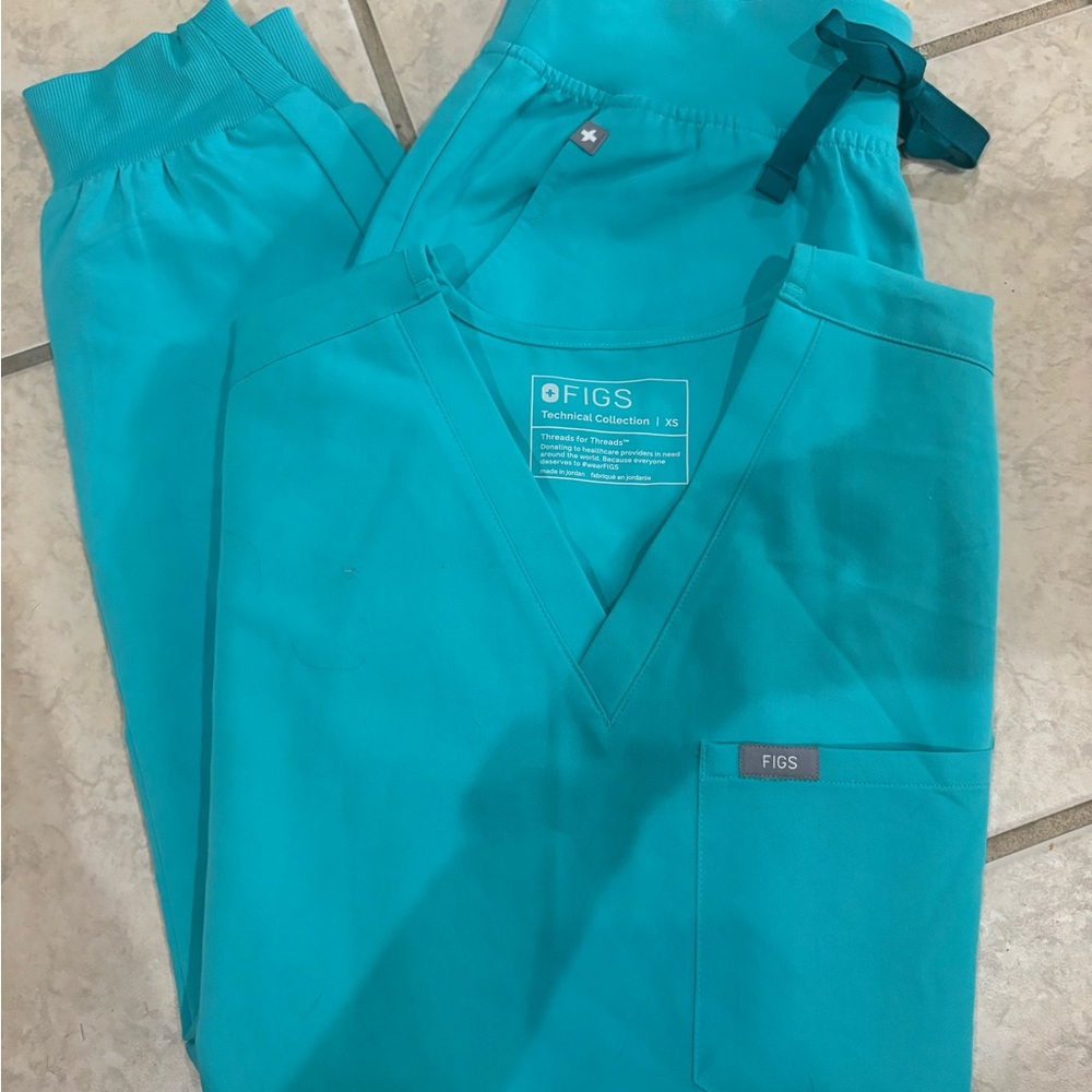 Figs Women's Teal XS Catarina Top + Petite Small Zamora Joggers